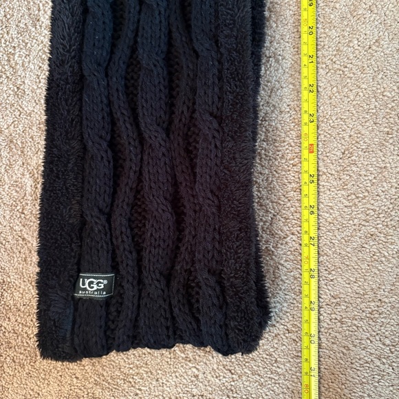 NWOT - UGG Cable Knit/Faux Fur Infinity Scarf - Picture 4 of 5